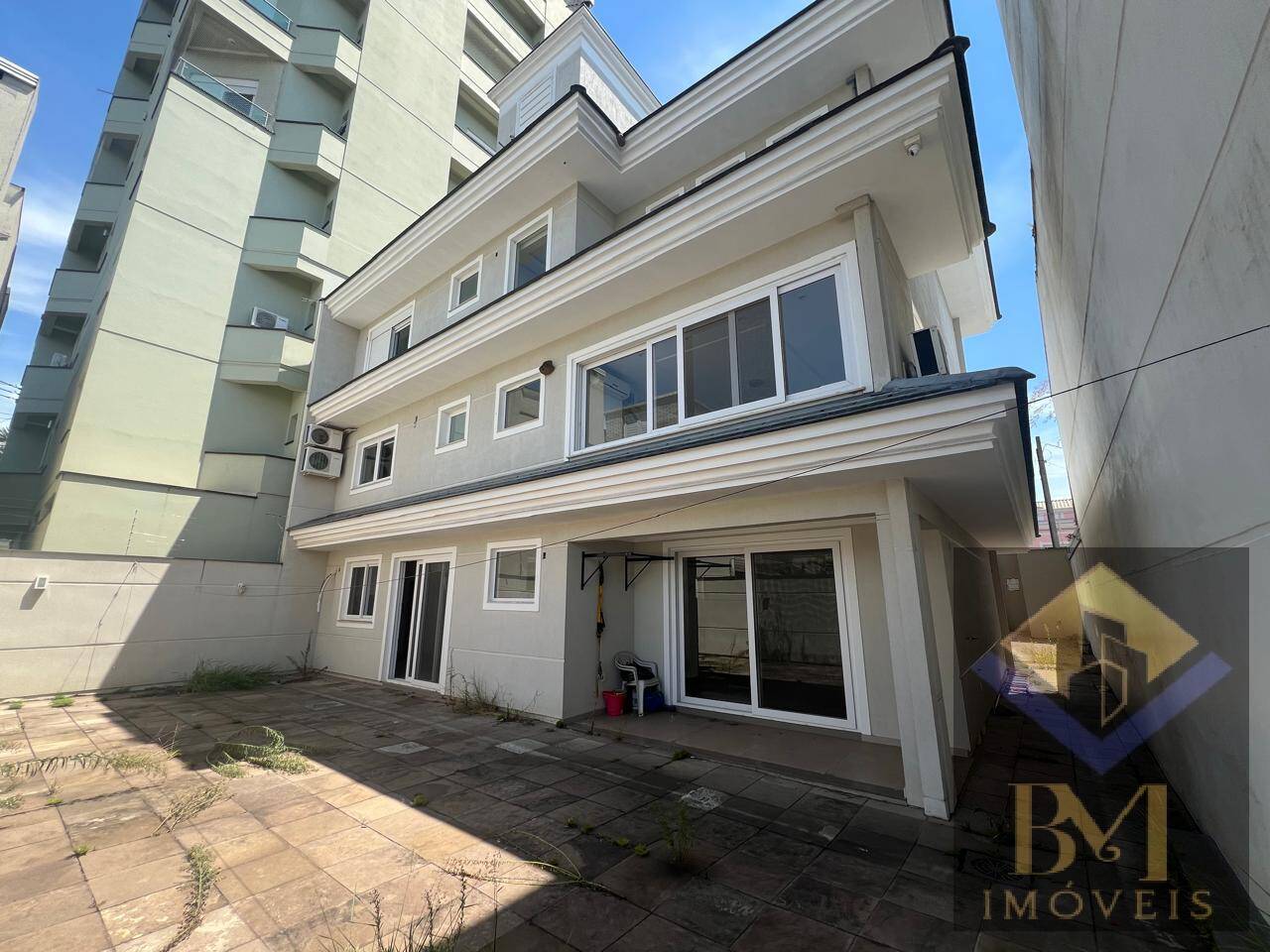 Casa, 3 quartos, 242 m² - Foto 1